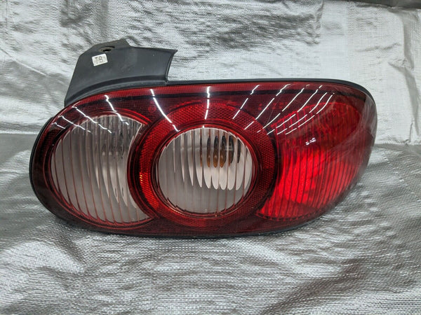 01-05 Mazda Miata MX-5 RH Passenger Taillight Tail light OEM 01NB18J 2001-2005