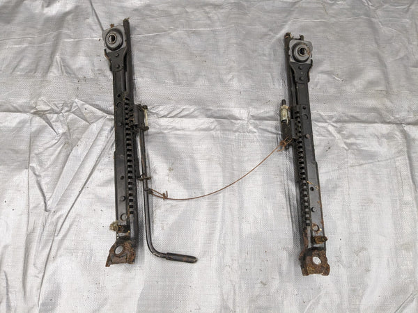 1990-1997 MAZDA MIATA MX5 OEM SEAT RAIL MOUNT SLIDER TRACK Passenger 90-97 91NAP