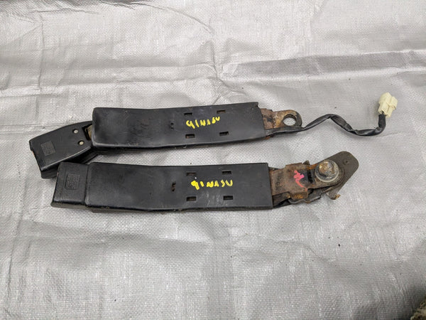 90-93 MAZDA MX-5 MIATA Seat Belt Buckle Receivers CLICKER Pair LEFT RIGHT 91NASU — Mazda Miata MX-5 OEM part product photo