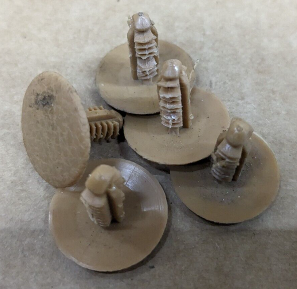 90-97 Mazda Miata Carpet Mats Tan Clips Pin 5 PCS Christmas Tree 1990-1997