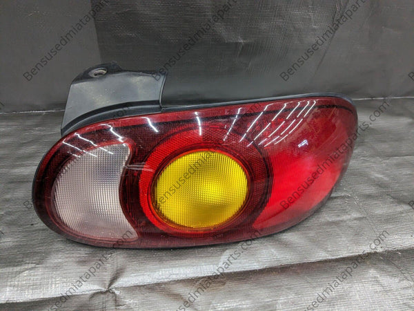 99-00 Mazda Miata MX-5 RH Passenger Taillight Tail light Oem 98NBSU - Tail Light Assembly by Mazda - 