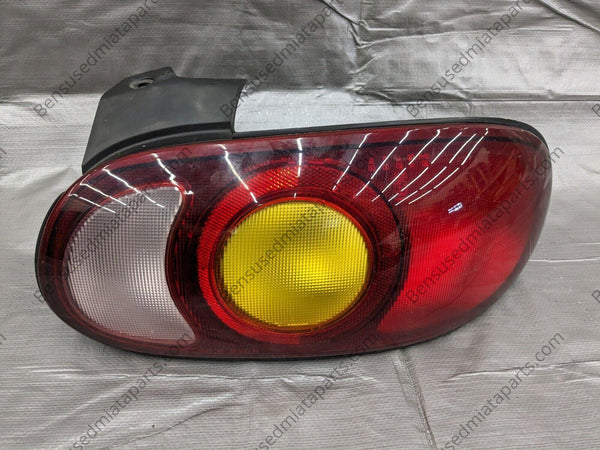99-00 Mazda Miata MX-5 RH Passenger Taillight Tail light Oem 98NBPT - Tail Light Assembly by Mazda - 